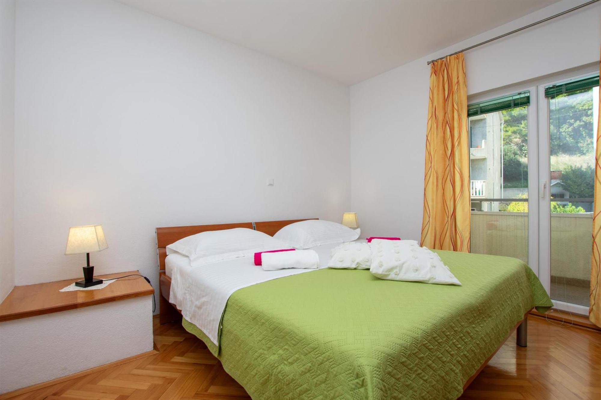 Apartment Zdravko Omis Exterior photo