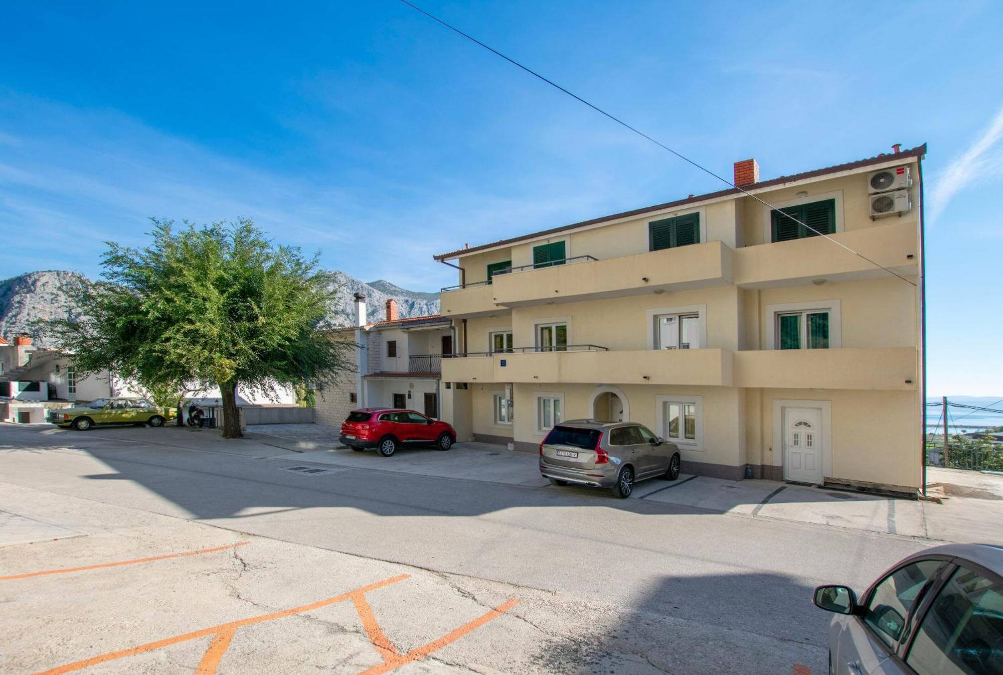 Apartment Zdravko Omis Exterior photo