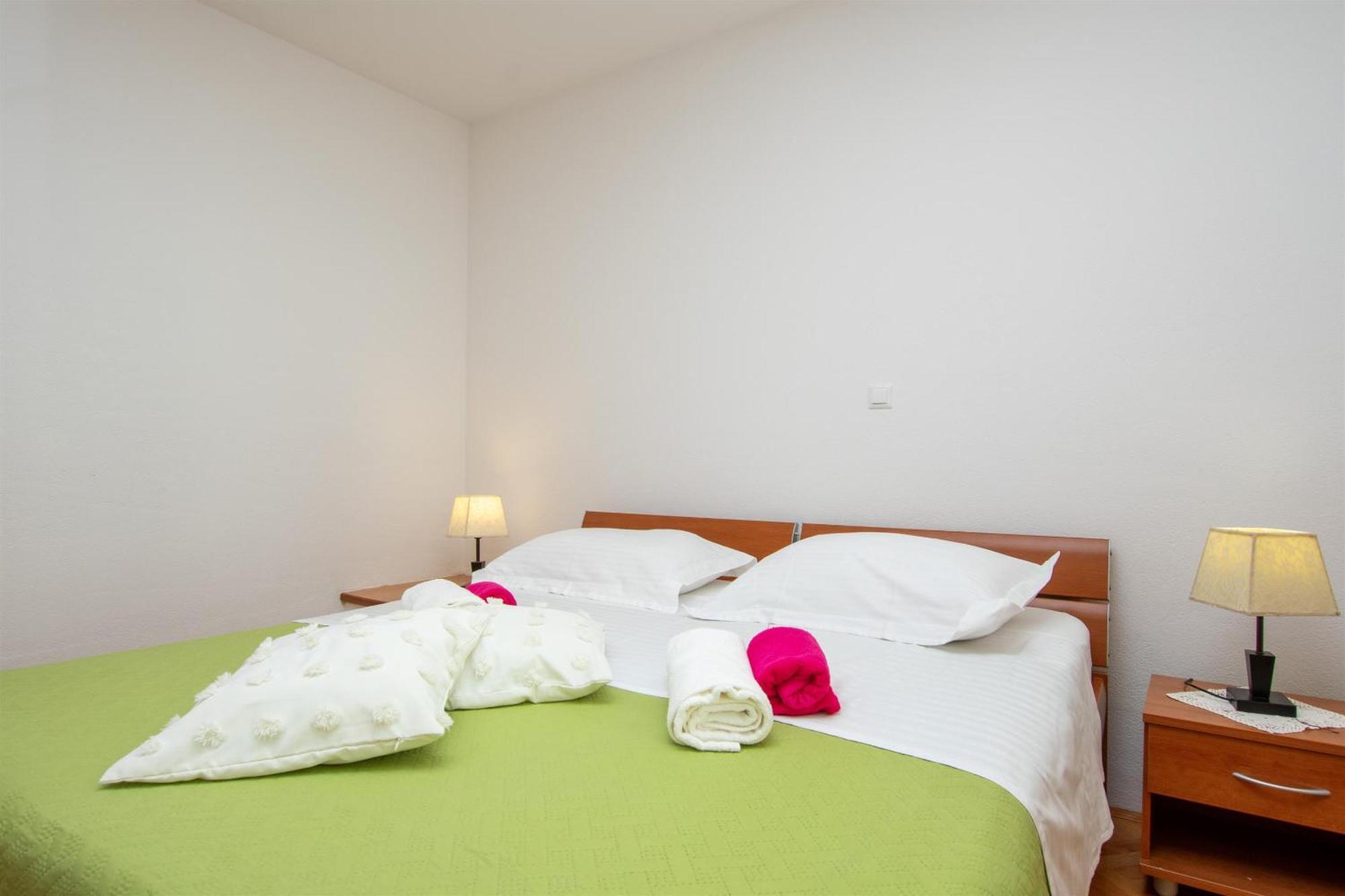 Apartment Zdravko Omis Exterior photo