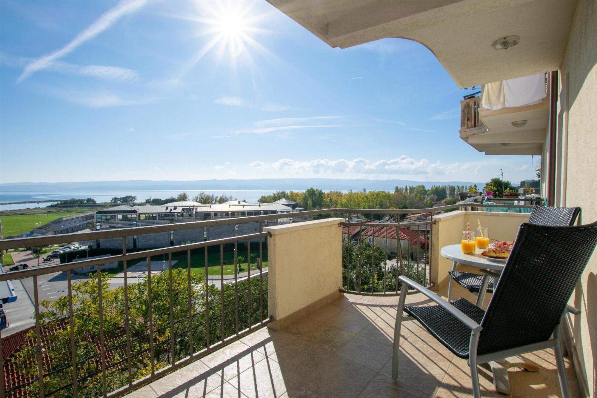 Apartment Zdravko Omis Exterior photo